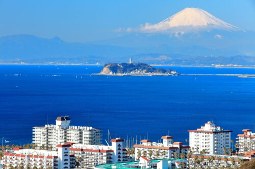 神奈川県の江ノ島と富士山